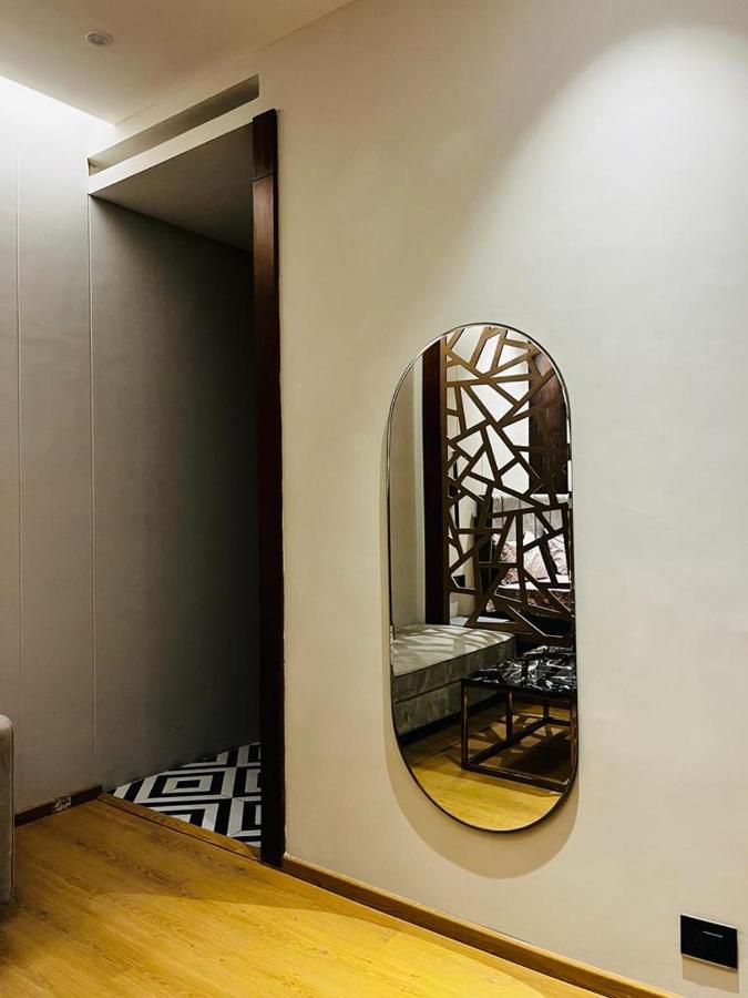 Luxe Apartment By Hey Studio'S Ghaziabad Exterior foto